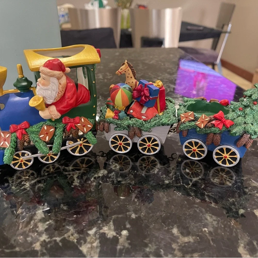Partylite Santa Train Tea Light Set - Picture 4 of 4
